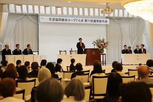 写真：あいさつする山本知事