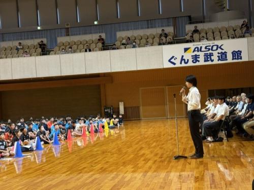 丸山選手の激励の様子の画像