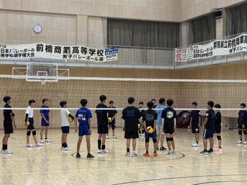 バレー男子SJ集合の様子写真