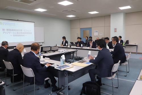写真:あいさつする山本知事