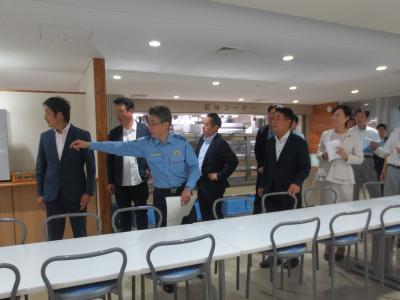 北海道警察学校の視察の様子の写真