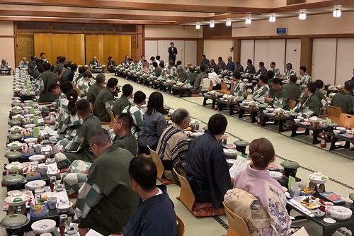 写真：挨拶する山本知事