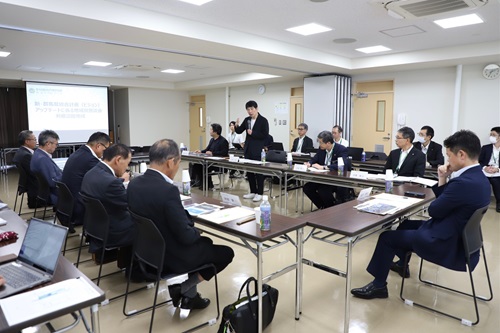 写真：あいさつする山本知事