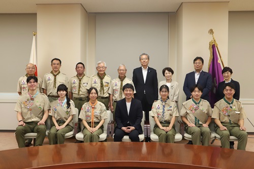 写真：山本知事と日本ボーイスカウト群馬県連盟の皆さま