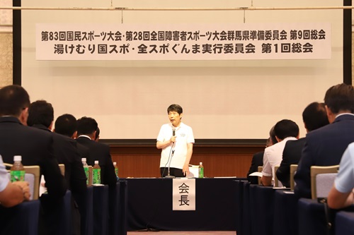 写真：挨拶する山本知事