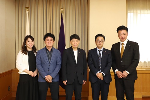 写真:山本知事とカメレオ・インターナショナル田中CEO