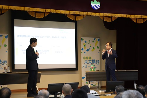 写真:山本知事と坂本英夫町長