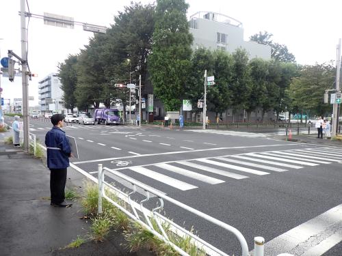 前橋市関根町における街頭啓発活動を実施する様子の画像