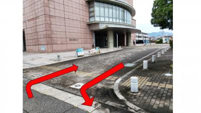 駐車場出入口の画像