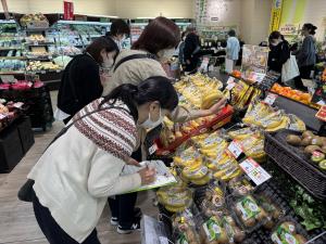 食品表示の実地調査(青果)の写真
