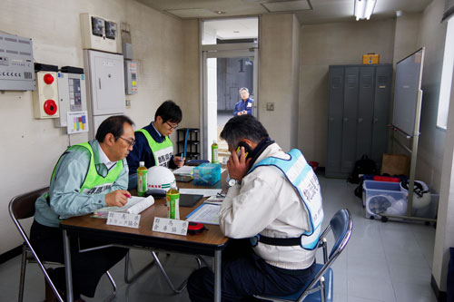 情報伝達訓練（物資拠点）の様子写真