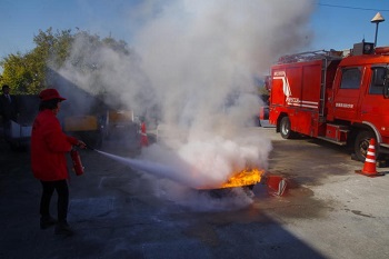 消火訓練（消火器）の写真