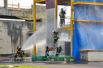 消防活動訓練の写真
