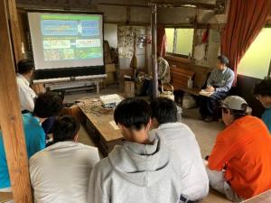 赤谷プロジェクトについて学習している様子の写真