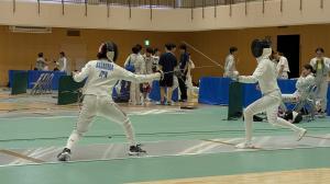 フェンシング競技の様子の写真